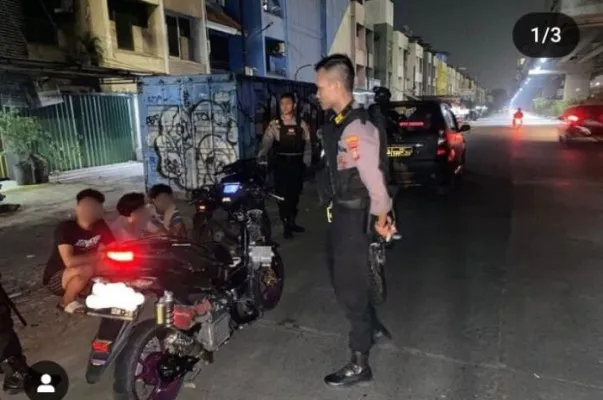 Tim Patroli Polres Metro Bekasi Kota amankan tiga remaja diduga pelaku balap liar. (Ist).