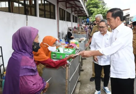 Presiden Joko Widodo saat mengunjungi Pasar Cepogo, Kabupaten Boyolali, Provinsi Jawa Tengah. (Biro Pers)