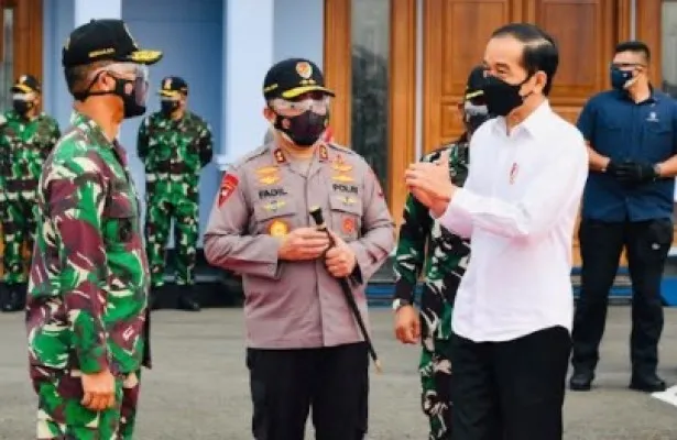 Presiden Joko Widodo saat bertolak ke Jawa Timur. (biro pers Istana)