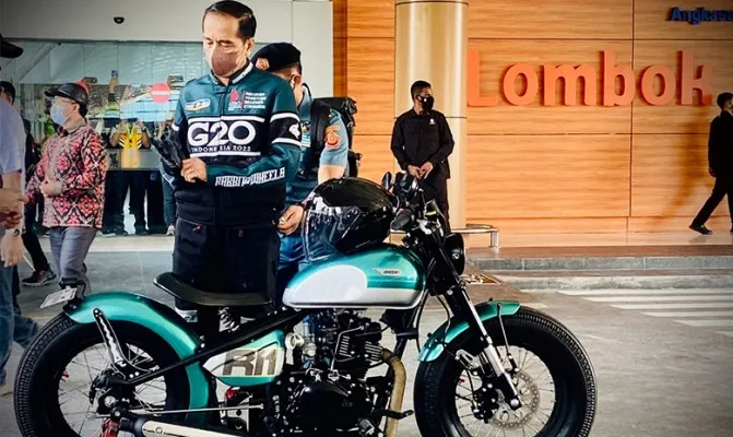 Presiden Jokowi jajal Sirkuit Mandalika pastikan siap gelar MotoGP Maret mendatang. (Foto/setkab)