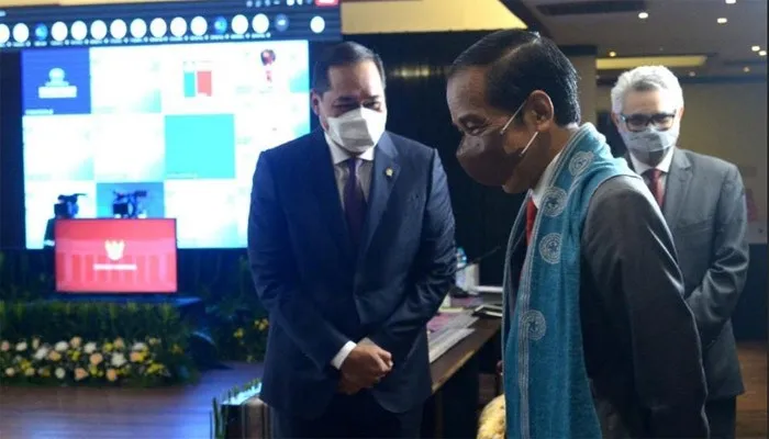 Presiden Joko Widodo saat menghadiri KTT APEC secara virtual. (biro pers).