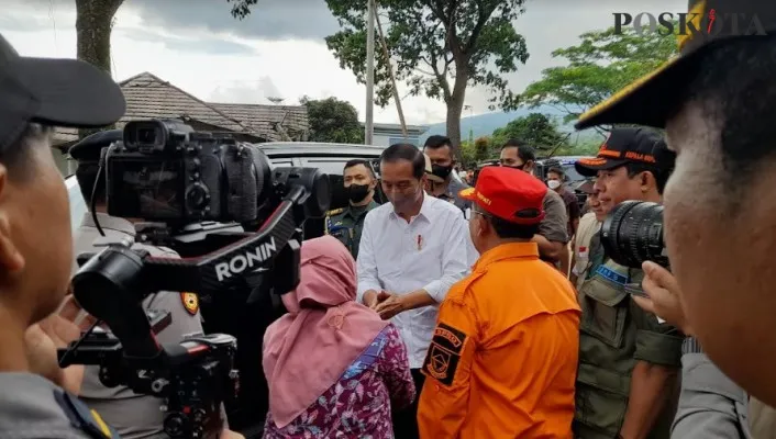 Presiden Jokowi kunjungi titik longsor Cugenang (panca)