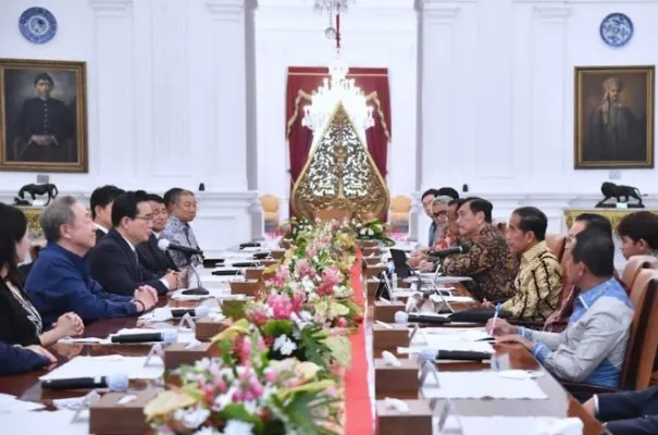 Presiden Joko Widodo saat menerima delegasi Korea Selatan di Istana Merdeka. (biro pers)