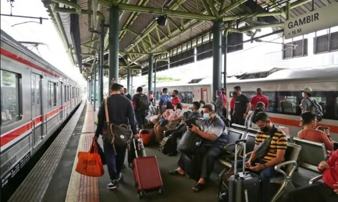 Penumpang stasiun kereta api. (ist)