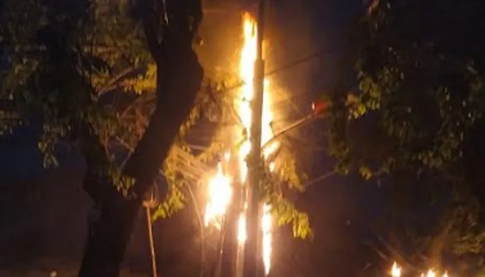 Kebakaran instalasi kabel udara di kawasan Cengkareng, Jakarta Barat. (Ist)