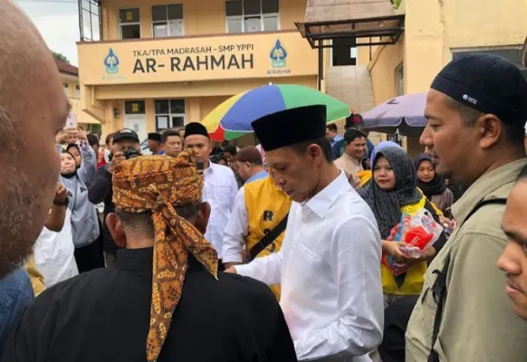 Momen Cawabup Bogor, Jaro Ade diduga berkampanye di lingkungan sekolah pada Jumat, 27 September 2024. (Tangkapan Layar Instagram Story @jaro_ade)