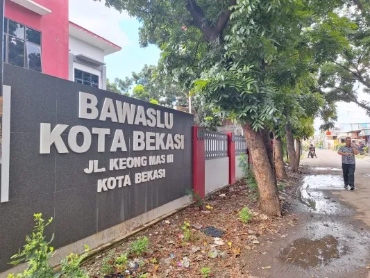 Kantor Bawaslu Kota Bekasi. (Dok : Poskota/Ihsan).