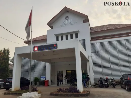 Suasana kantor KPU Kabupaten Tangerang. (Poskota/Veronica Prasetio)