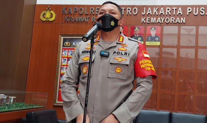 Kapolres Metro Jakarta Pusat, Kombes Pol Hengki Haryadi terkait 1 anggota LSM Tamperak ditetapkan jadi tersangka terkait kasus pemerasan anggota Polisi. (Foto/cr-05)