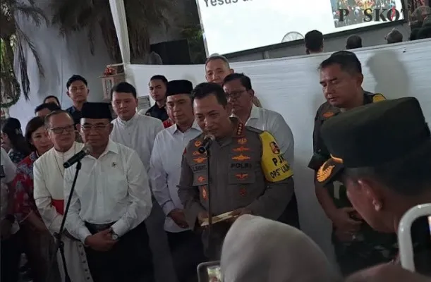 Kapolri Jenderal Listyo Sigit Prabowo di Gereja Katredal Jakarta. (Pandi)