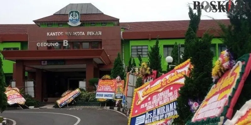 Karangan bunga di kantor Wali Kota Bekasi beberapa waktu lalu. (Ihsan Fahmi).