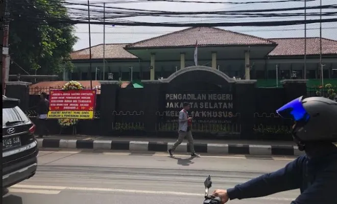 Tampak karangan bunga di Pengadilan Negri Kelas 1 A Khusus, Jakarta Selatan.(Cr01)