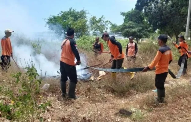 Sejumlah personil BTNUK di Pandeglang saat antisipasi kebakaran hutan. (Foto: Ist).