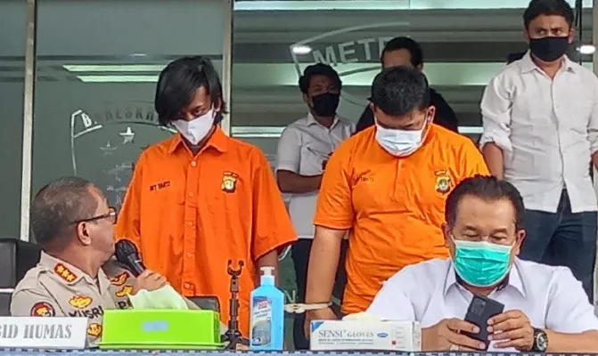 Bermodalkan KTP palsu, pelaku raup uang hingga Rp360 juta. (Foto/adji)