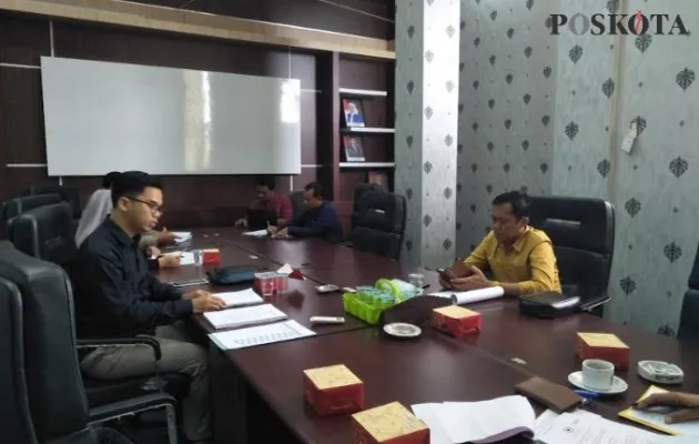 Suasana pertemuan pegawai Oppo Banten dengan Komisi II DPRD Kota Serang (bilal)