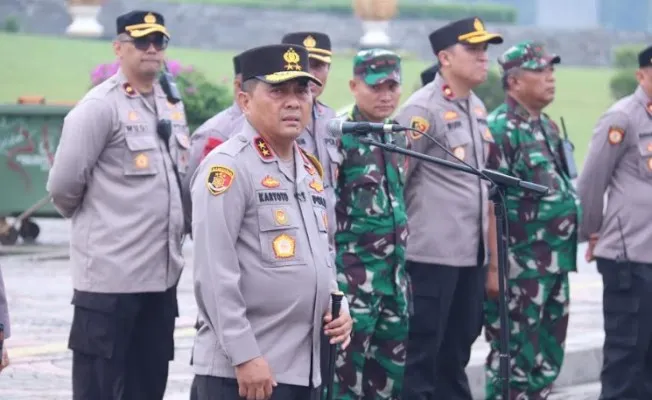 Kapolda Metro Jaya Irjen Karyoto saat apel pasukan untuk pengamanan Hari Buruh Internasional di kawasan Monas, Jakarta Pusat, Senin (1/5/2023). (Ist)