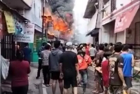 Kebakaran melanda pemukiman padat penduduk di Kelurahan Karet Tengsin, Tanah Abang Jakarta Pusat. (dok Sudin Gulkarmat Jakpus)