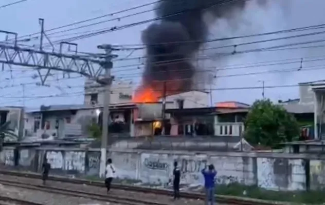 Kebakaran melanda rumah semi permanen di kawasan Pademangan, Jakarta Utara. (Ist)