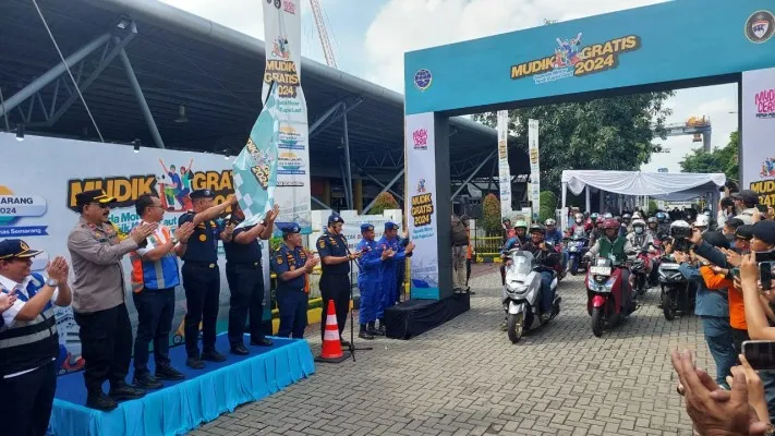 Peserta mudik gratis bagi pesepeda motor naik kapal tiba di Pelabuhan Tanjung Priok Jakarta. (Dok: Kemenhub)