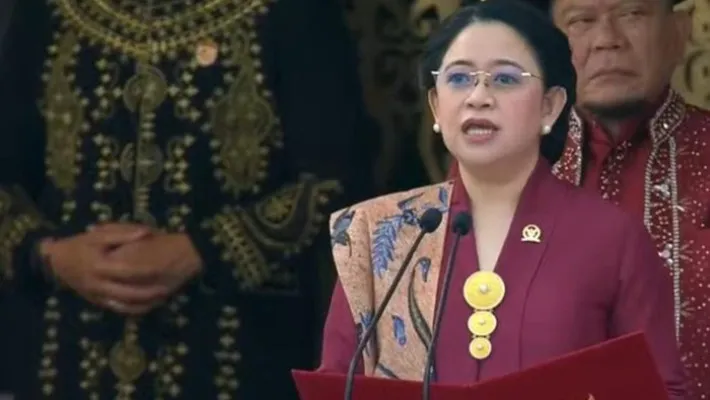 Puan Maharani sedang membacakan teks proklamasi di upacara HUT RI ke-79 di Istana IKN. (Youtube Sekretariat Kepresidenan)