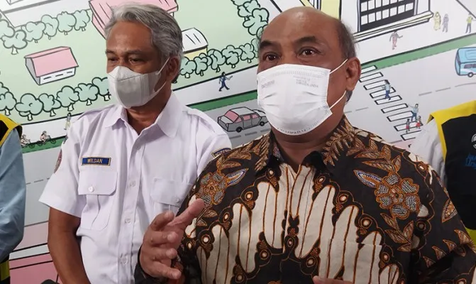 Ketua KNKT, Soerjanto Tjahjono, penyelidikan kecelakaan TransJakarta, hasil sementara KNKT temukan keluhan sopir mengantuk dan merasa kelelahan saat bertugas karena jalur yang sempit. (Foto/cr02) 