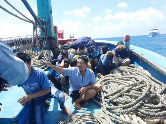 Bakamla tangkap kapal asing Vietnam curi ikan di Laut Natuna. Foto: Ist.