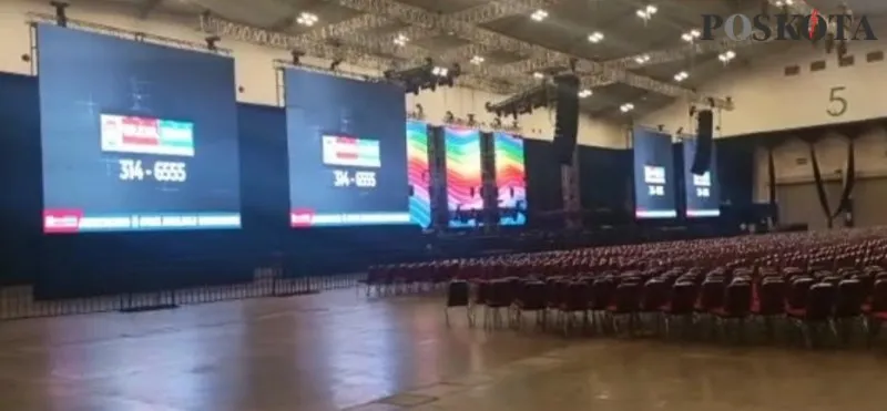 Persiapan lokasi konser Westlife di ICE BSD. (Foto/Veronica)