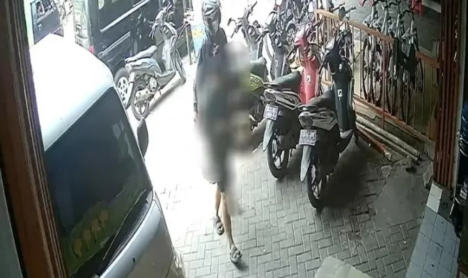 Pelaku penganiayaan dan pemerkosaan kepada seorang wanita di kantor JNT kawasan Kalideres, Jakarta Barat. (Tangkapan Layar)