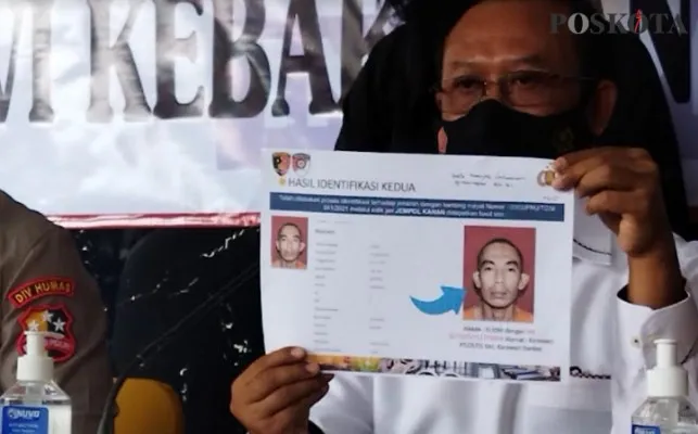 Kepala Pusat Inafis Bareskrim Polri, Brigjen Pol Mashudi kala menunjukkan identitas Rudhi, salah satu jenazah korban kebakaran Lapas Kelas I Tangerang yang berhasil diidentifikasi, Kamis (9/9/2021) (cr02)