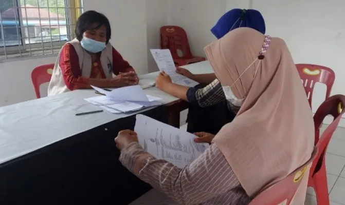 Entah apa yang ada dalam benak EAP, sehingga menjadikan anak anak tirinya SRS sebagai pelampiasan nafsu bejadnya selama 7 tahun. (Foto/sumut.poskota)