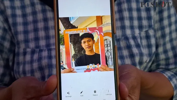 Sosok korban Muhammad Rizky Zakaria (22) di dalam galeri handphone milik keluarga. (Poskota.co.id/Ihsan Fahmi)