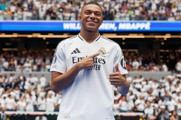 Real Madrid memperkenalkan Kylian Mbappe sebagai pemain baru di Santiago Bernabeu pada Selasa, 16 Juli 2024. (realmadrid.com)