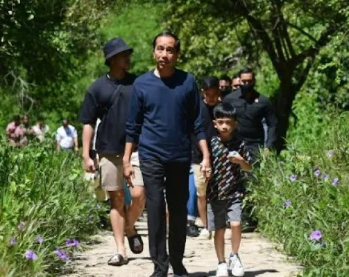 Presiden Joko Widodo saat tinjau kesiapan Labuan Bajo. (biro pers)