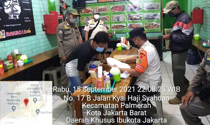 Satpol PP Kecamatan Palmerah, Jakarta Barat menindak tiga tempat usaha di kawasan Palmerah Jakbar karena dinilai langgar prokes. (Foto/satpolppkecpalmerah)