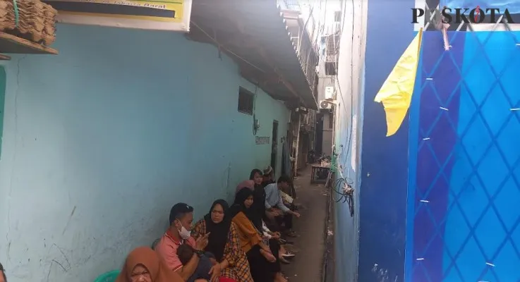 Suasana duka di rumah almarhum Jalu, pria yang tewas bersimbah darah di kawasan Tambora, Jakarta Barat. (Pandi)