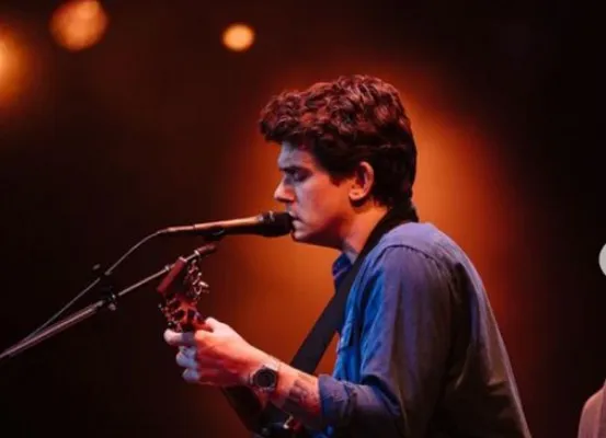 Berikut lirik lagu dan terjemahan You're Gonna Live Forever in Me - John Mayer. (Instagram/@johnmayer)