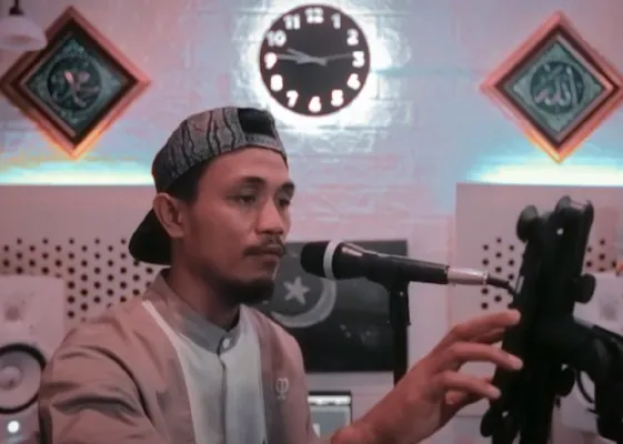 Valdy Nyonk dalam video klip lagu Suci. (YouTube/Valdy Nyonk Official)