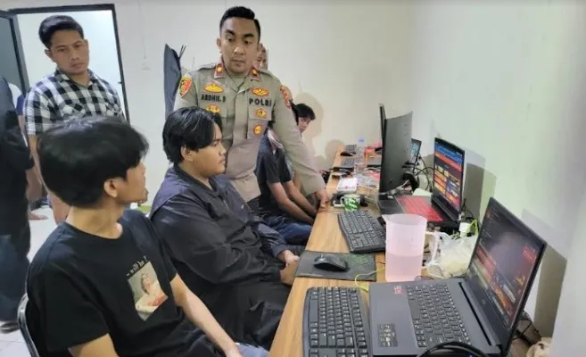 Cengkareng menggerebek tempat judi online di sebuah ruko kawasan Taman Palem, Cengkareng, Jakarta Barat. (Ist)