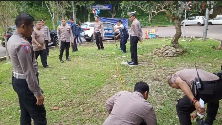 Kapolres Purwakarta AKBP Edwar Zulkarnain mengecek titik lokasi pospam mudik lebaran di 5 rest area tol yang berada diwilayahnya.(dadan)