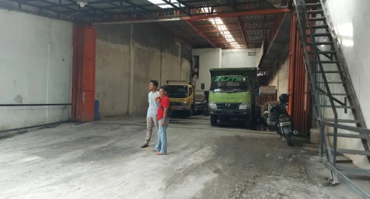 Raihan menunjukan lokasi truk dicuri .(Angga)