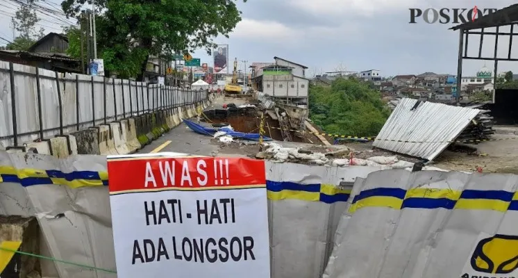 Jembatan Cikereteg terdampak longsor beberapa bulan lalu (Panca Aji)