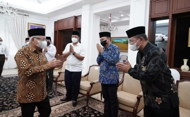 Wapres KH Ma'ruf Amin saat menerima audiensi pengurus LPTNU, di kediamannya. (setwapres)