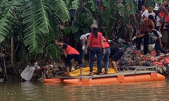 Mayat Lelaki Ditemukan Mengambang di Kali CBL Bekasi