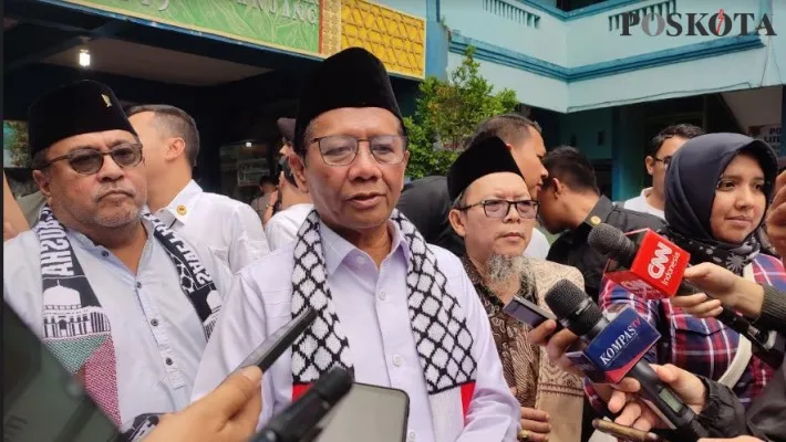 Menko Polhukam Mahfud MD saat berkunjung ke kawasan Ponpes Malnu Menes Pandeglang. (Foto: Samsul Fatoni).