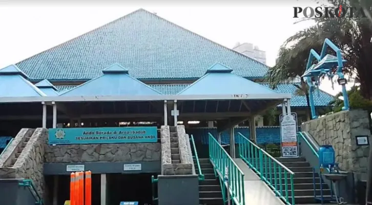 Masjid Pondok Indah, Jl. Sultan Iskandar Muda No.1, RW.16, Pd. Pinang, Kec. Kby. Lama, Kota Jakarta Selatan. (cr07)