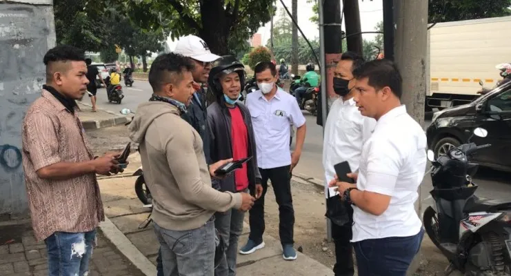 Polisi mengamankan mata elang gadungan di kawasam Cengkareng, Jakarta Barat. (Ist)