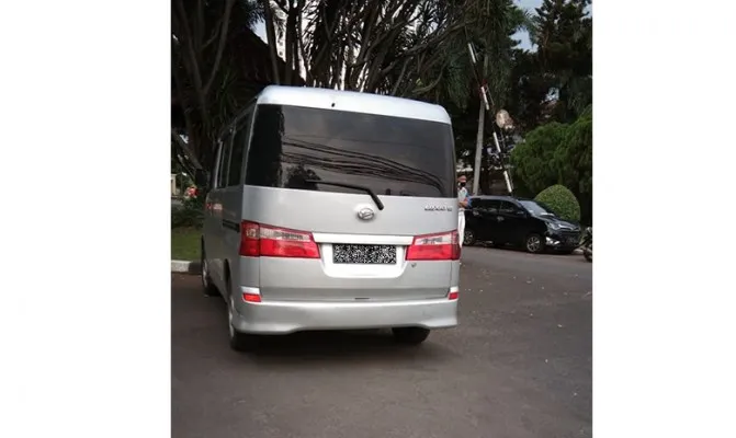 Seorang pria ditemukan kejang-kejang lalu meninggal dunia di dalam mobil depan Perumahan Kedoya Garden, Kedoya Selatan. (Foto/cr01)