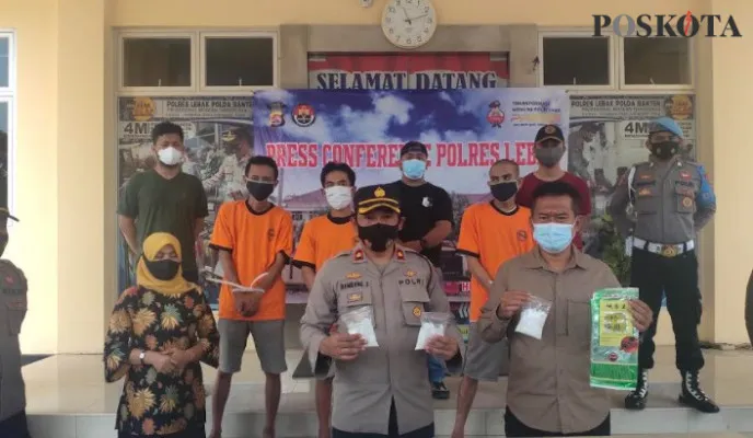 Kasat Res Narkoba Polres Lebak AKP Ilman Robiana saat rilis penangkapan penjual sabu.(yusuf)