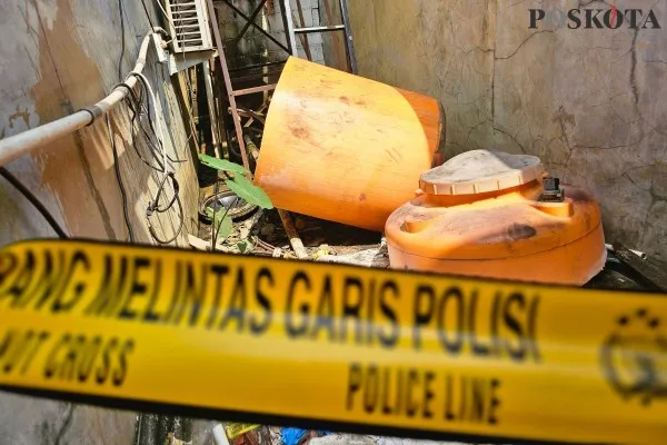 Tempat penemuan mayat dalam toren di Gang Samid Sian, RT 003 RW 01, Kelurahan Pondok Aren, Kecamatan Pondok Aren, Kota Tangerang Selatan (Tangsel). (Poskota.co.id/Veronica Prasetio)