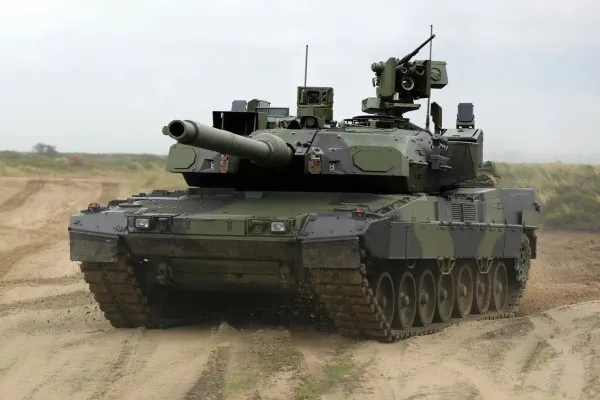 Menteri Pertahanan Jerman, Boris Pistorius, mengonfirmasi pesanan 105 unit Tank Tempur Utama (MBT) Leopard 2A8 tambahan untuk Angkatan Darat Jerman, Bundeswehr's. (X/Twitter/@jurgen_nauditt)